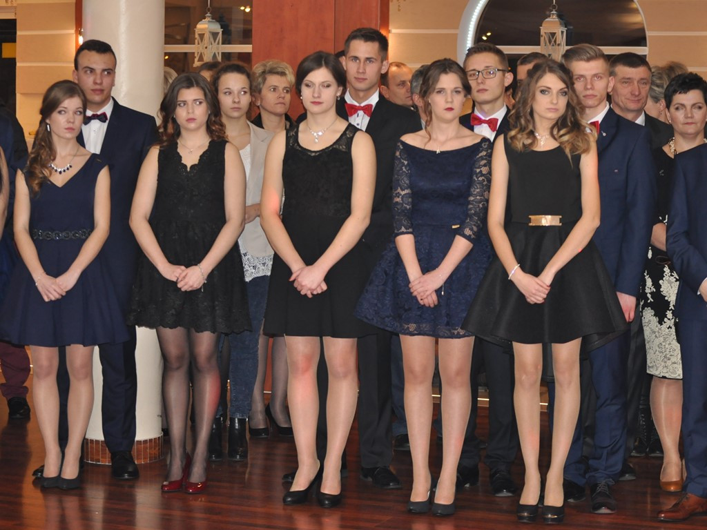 Uczniowie ZSP1 bawią się na Szkiełkach - zdjęcia