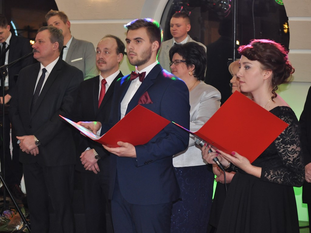 Uczniowie ZSP1 bawią się na Szkiełkach - zdjęcia