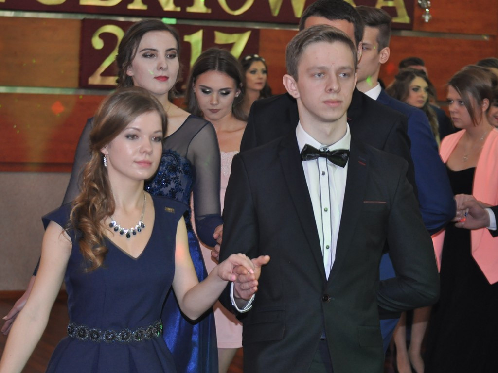 Uczniowie ZSP1 bawią się na Szkiełkach - zdjęcia