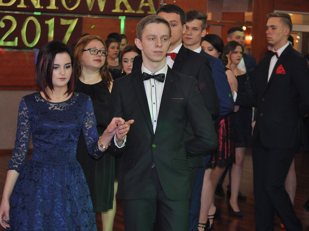 Uczniowie ZSP1 bawią się na Szkiełkach - zdjęcia