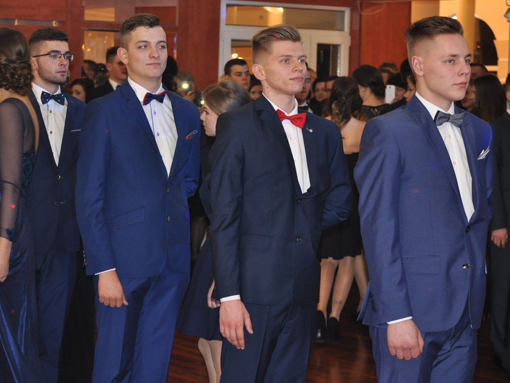 Uczniowie ZSP1 bawią się na Szkiełkach - zdjęcia