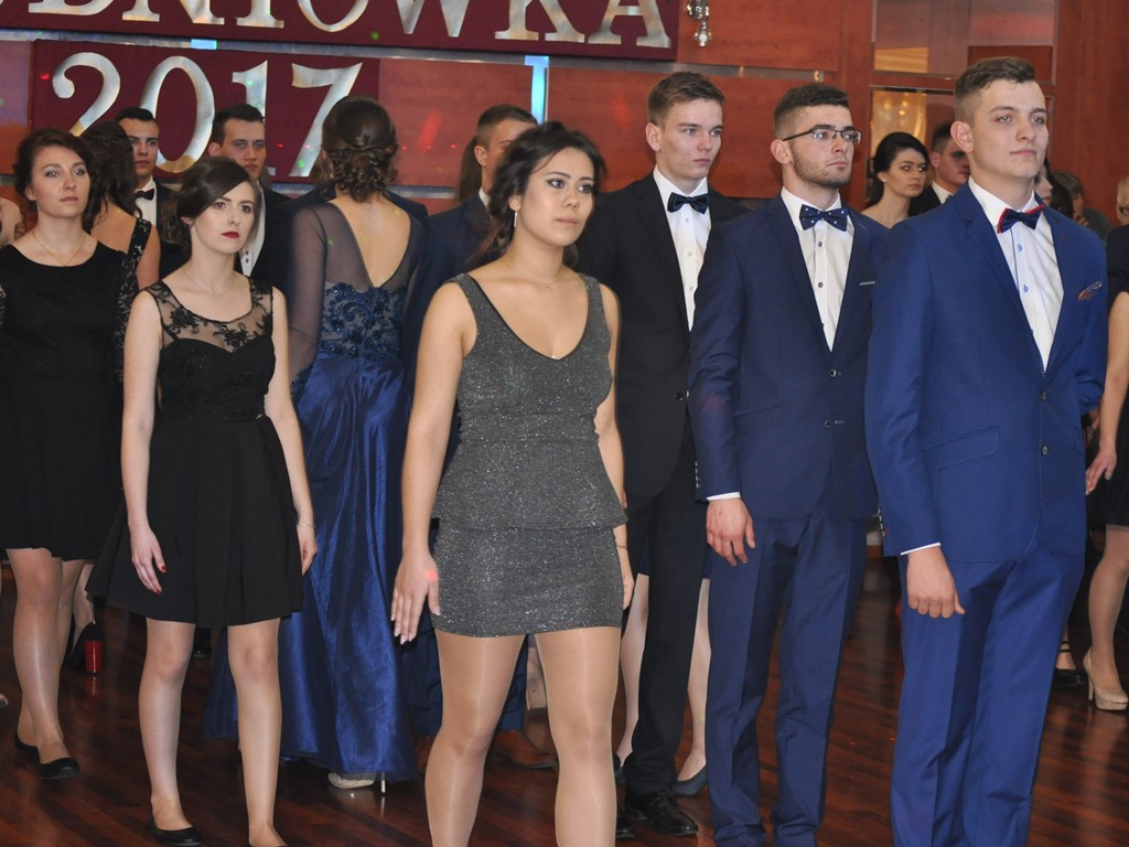 Uczniowie ZSP1 bawią się na Szkiełkach - zdjęcia