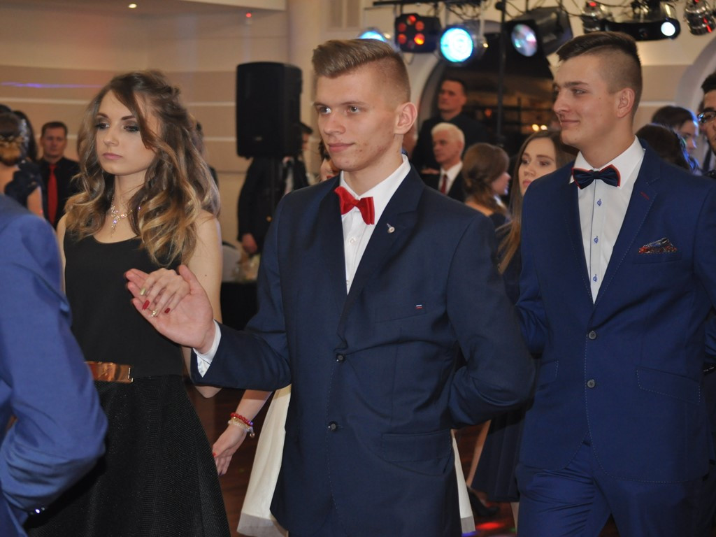Uczniowie ZSP1 bawią się na Szkiełkach - zdjęcia