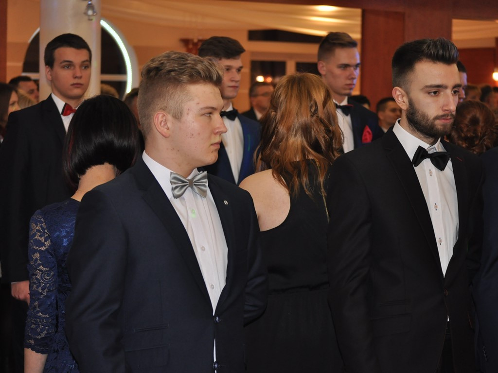 Uczniowie ZSP1 bawią się na Szkiełkach - zdjęcia