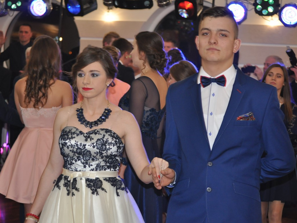 Uczniowie ZSP1 bawią się na Szkiełkach - zdjęcia