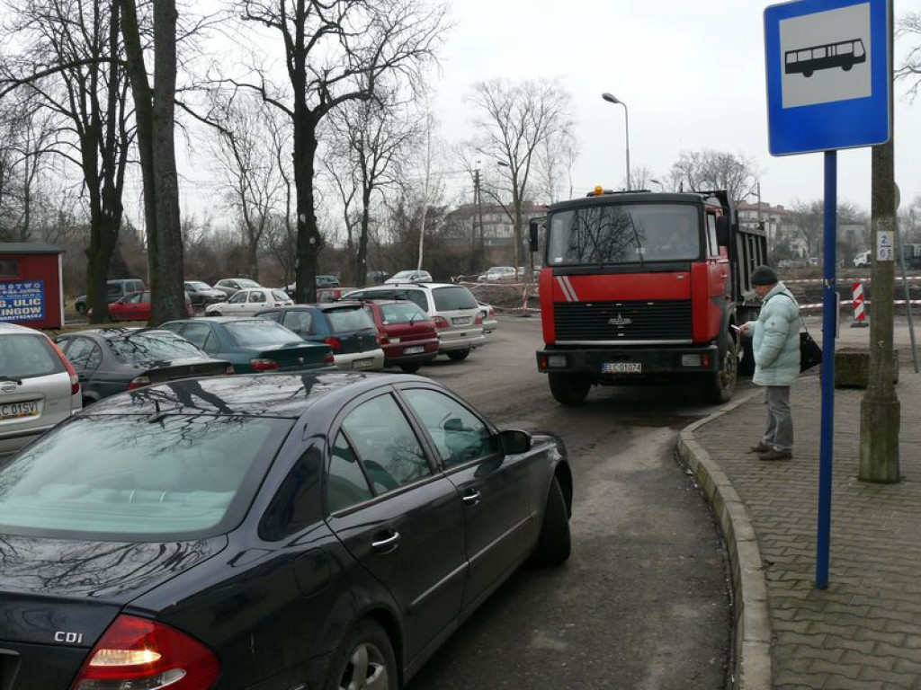 Kierowcy - nie parkujcie na ul. Dworcowej