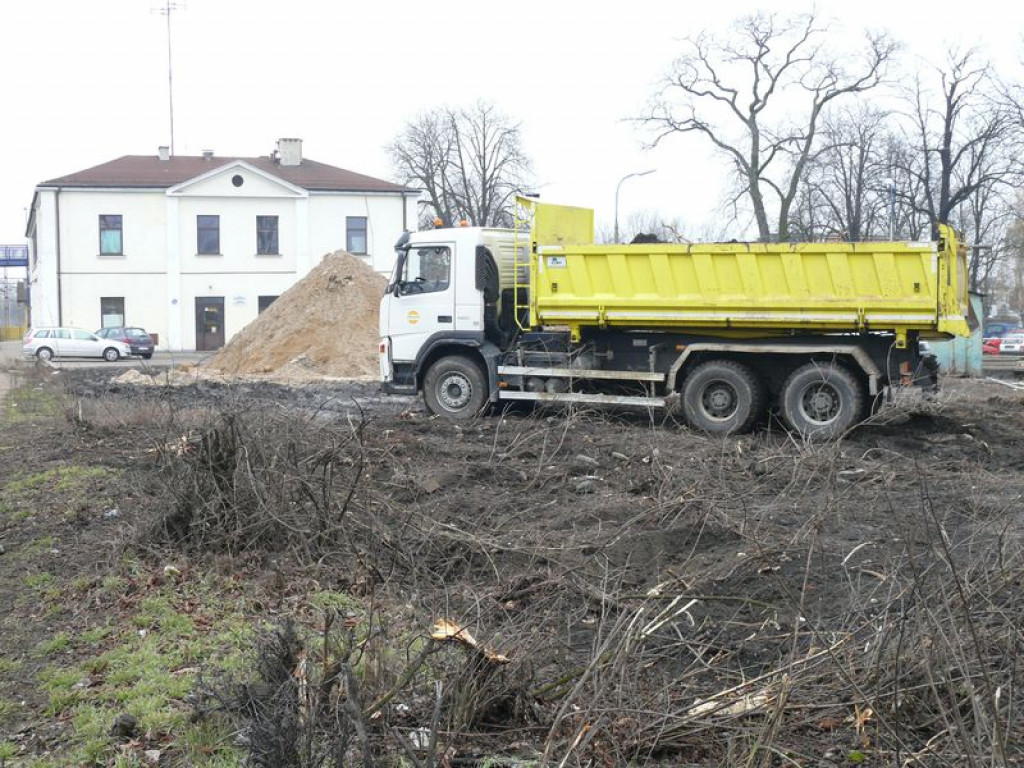 Kierowcy - nie parkujcie na ul. Dworcowej