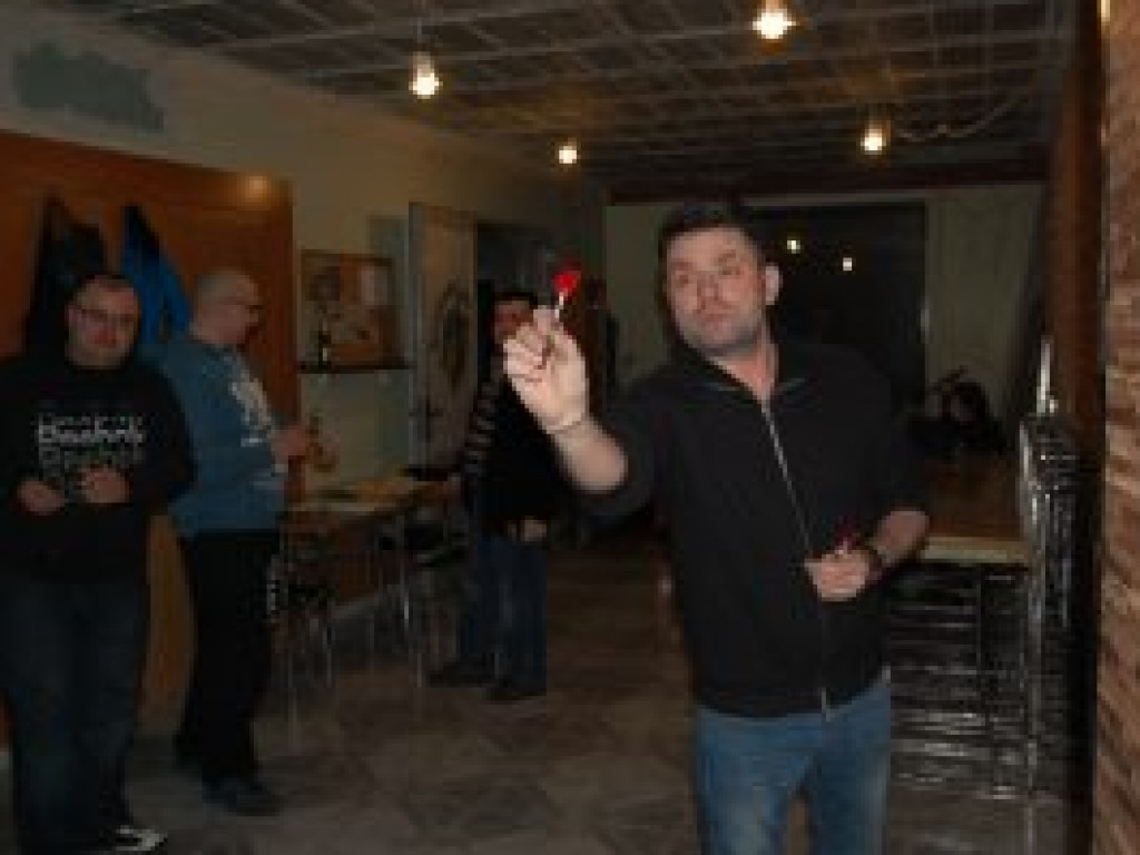 Chętnych do gry w darta nie brakowało
