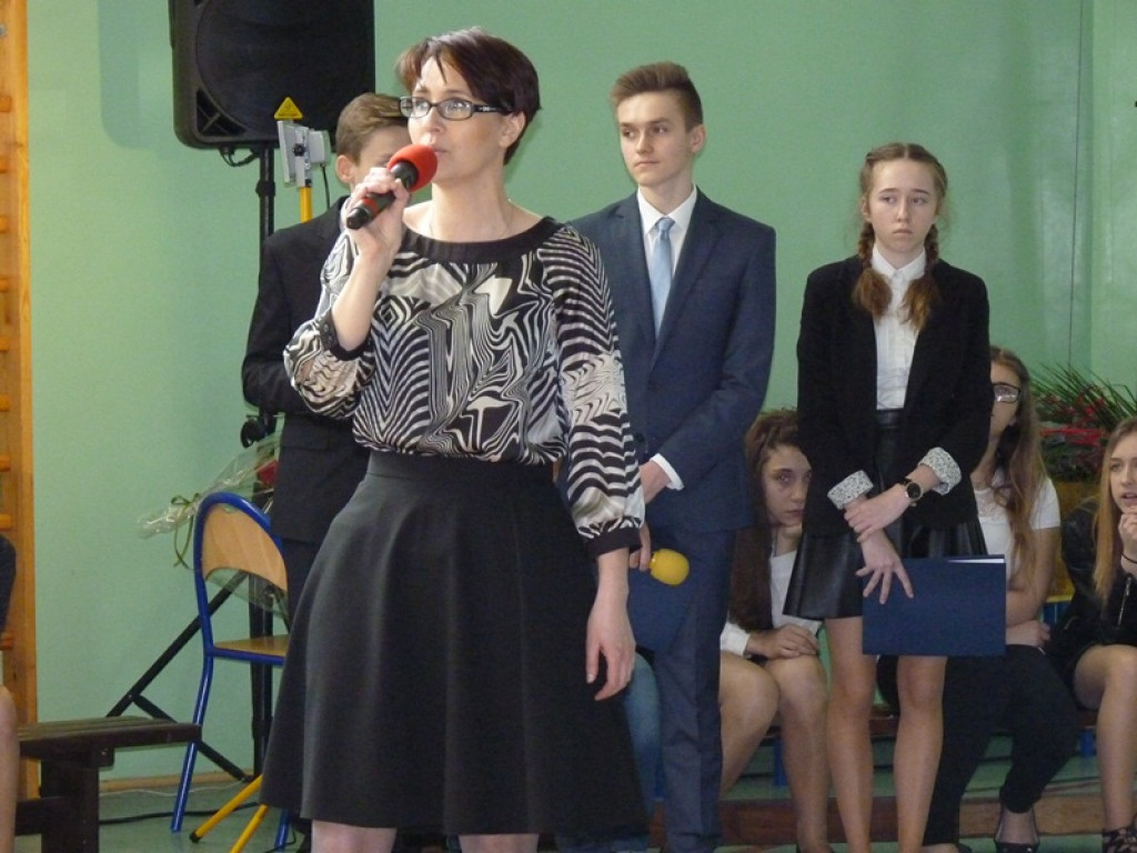 50 róż na 50-lecie szkoły w Bolimowie