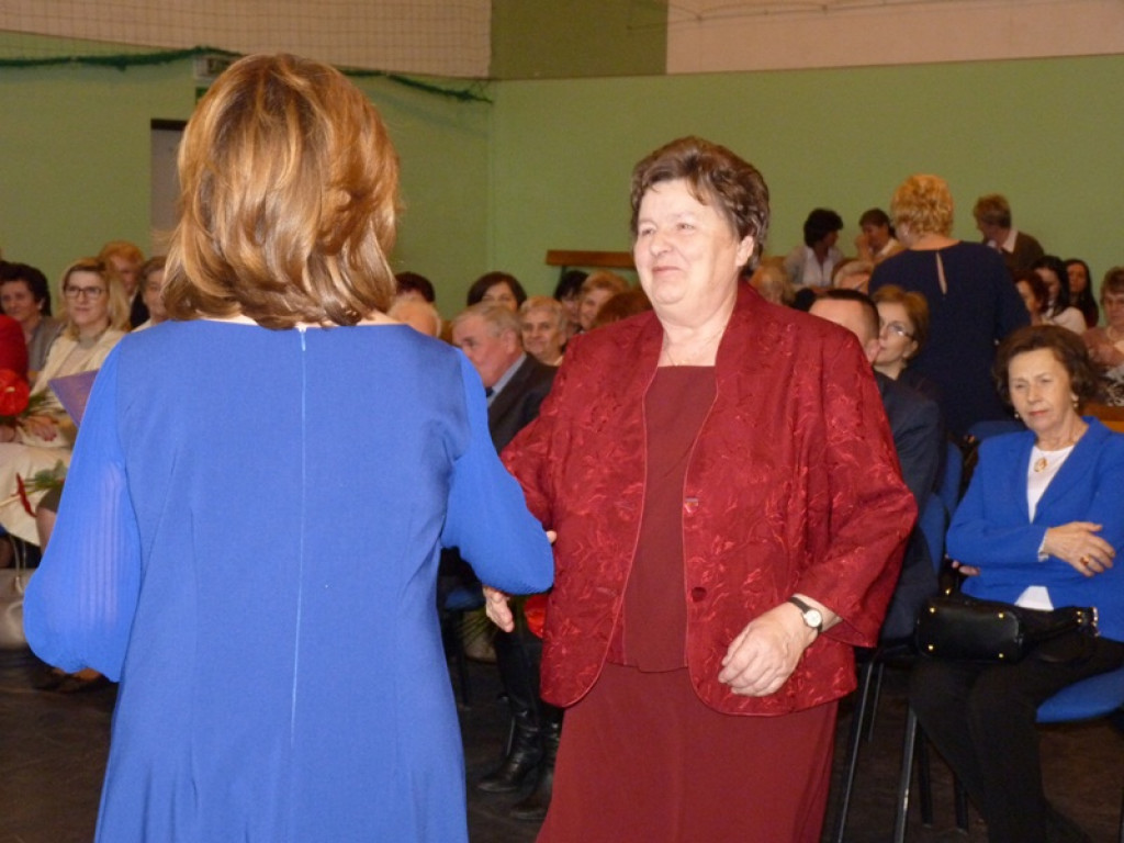 50 róż na 50-lecie szkoły w Bolimowie