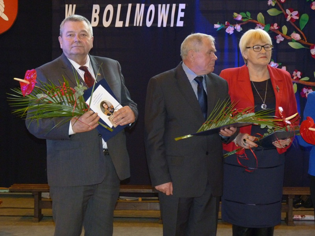 50 róż na 50-lecie szkoły w Bolimowie