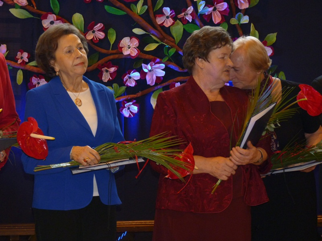50 róż na 50-lecie szkoły w Bolimowie