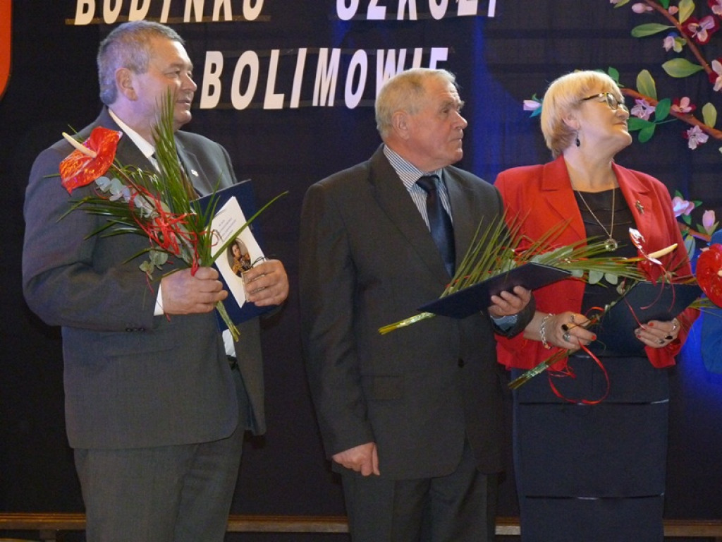 50 róż na 50-lecie szkoły w Bolimowie
