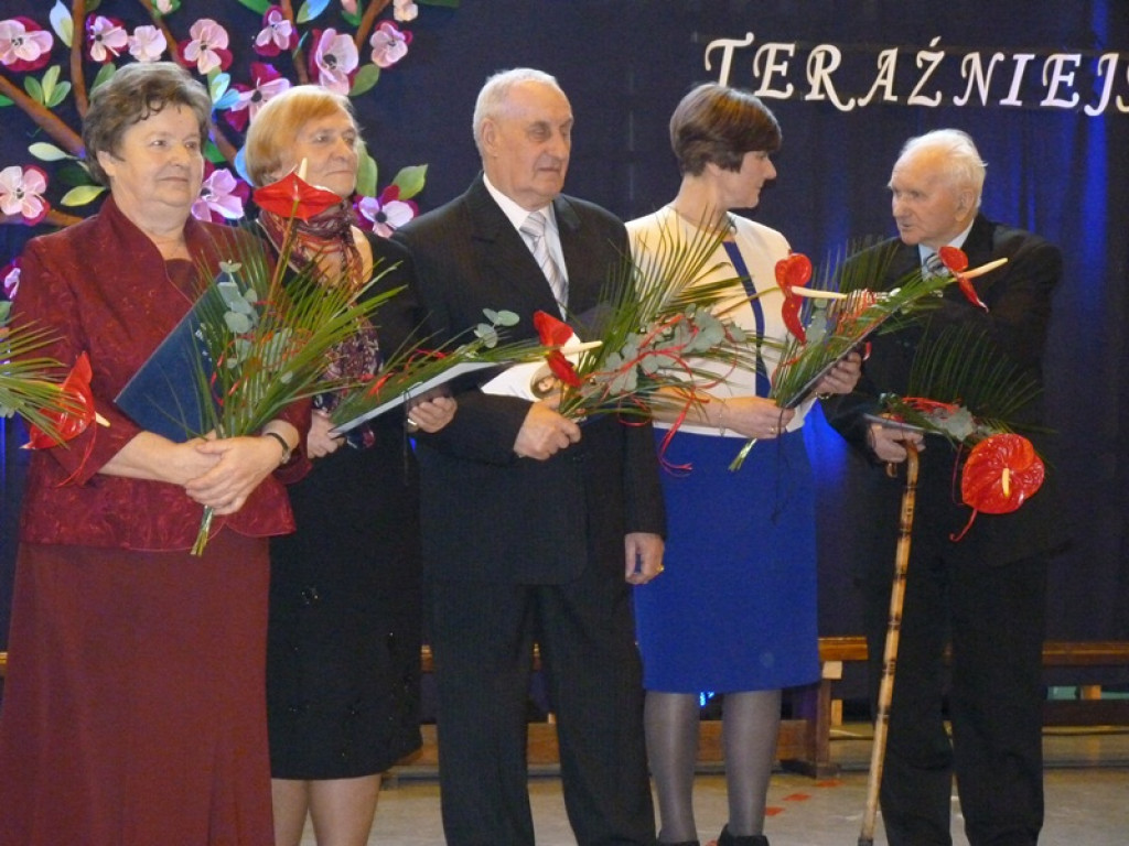 50 róż na 50-lecie szkoły w Bolimowie