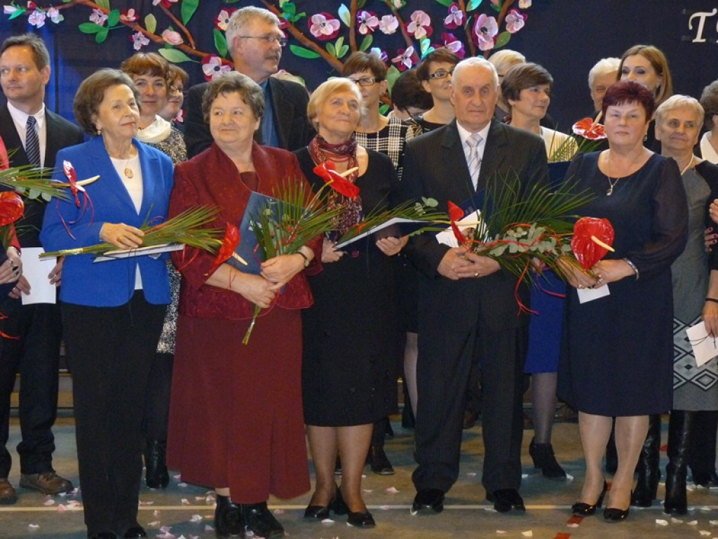 50 róż na 50-lecie szkoły w Bolimowie