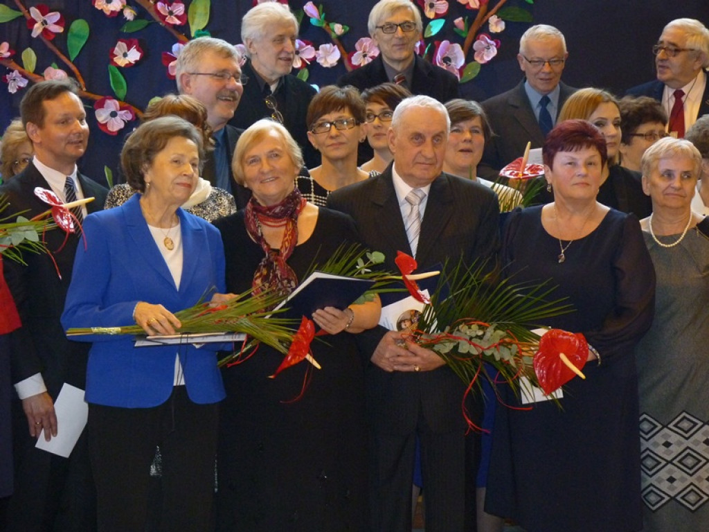50 róż na 50-lecie szkoły w Bolimowie