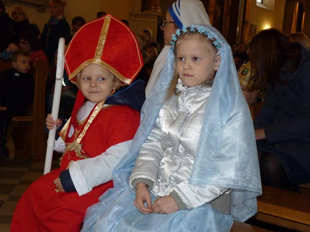 Przedszkolaki na Balu u Pana Jezusa