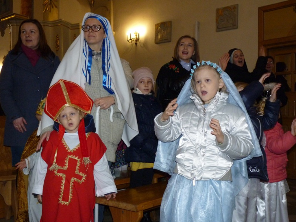 Przedszkolaki na Balu u Pana Jezusa