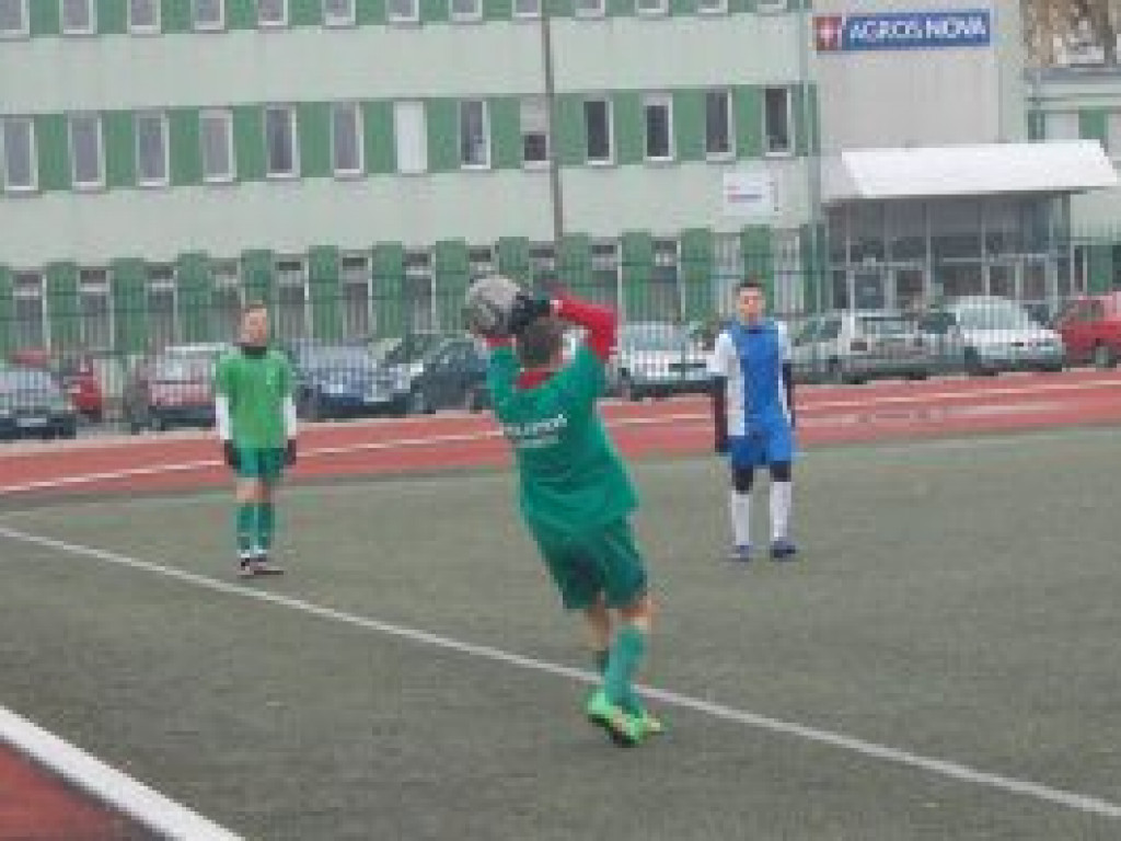 Sparingowe zwycięstwo Pelikana-2000