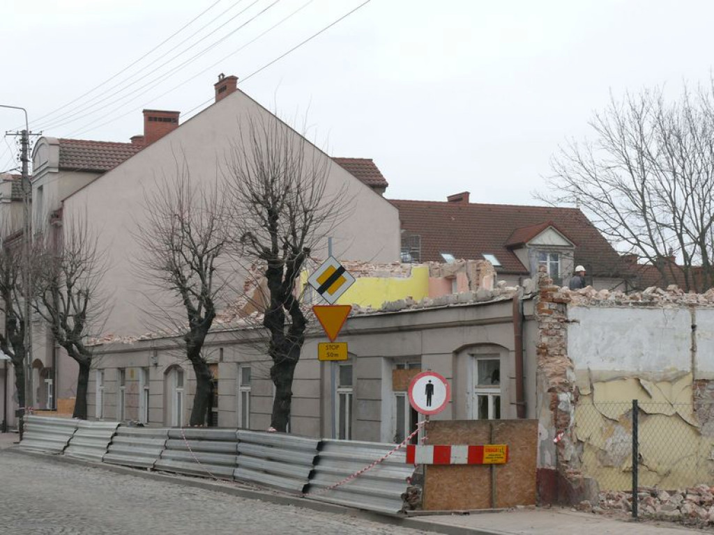 Znika kamienica przy ul. Podrzecznej 12