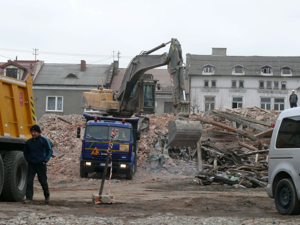Znika kamienica przy ul. Podrzecznej 12