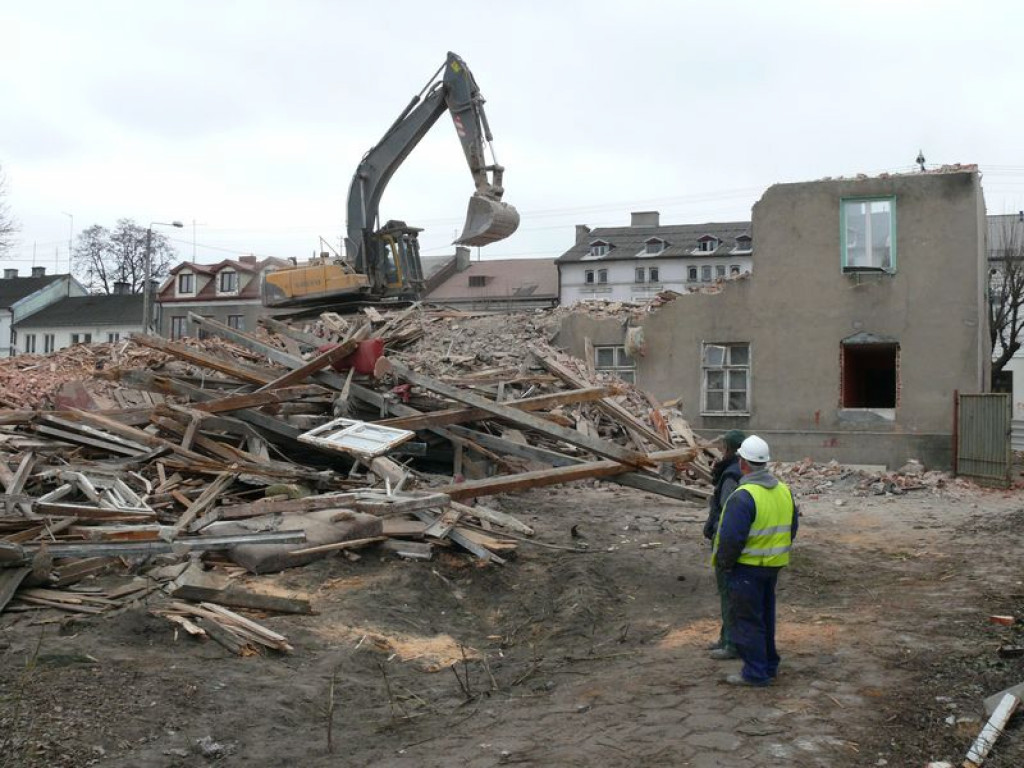 Znika kamienica przy ul. Podrzecznej 12