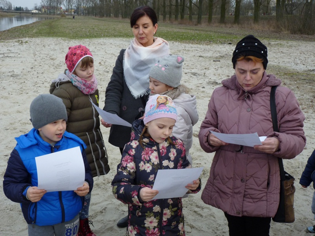Akwarelki zatopiły kukiełkę zimy