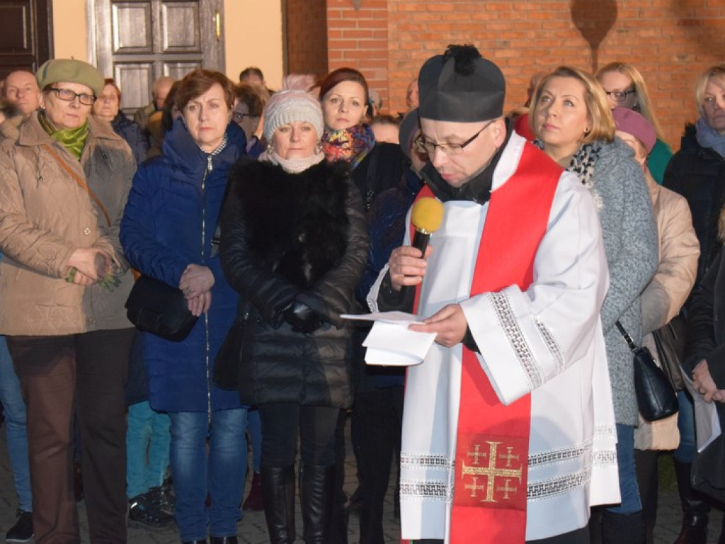 Droga krzyżowa na ulicach Korabki