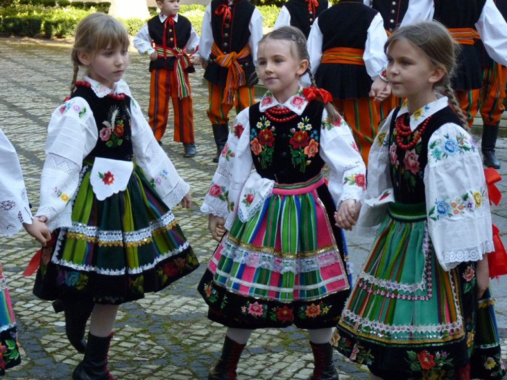 Łowickie zespoły ludowe w koncercie dla Agnieszki