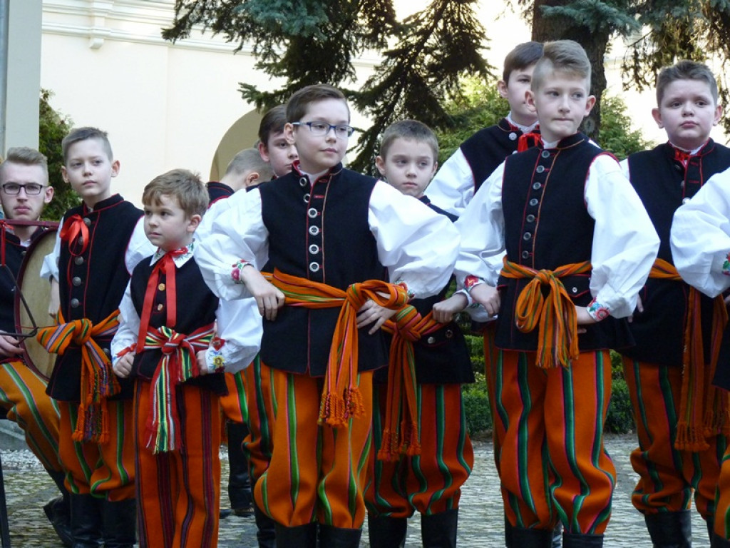 Łowickie zespoły ludowe w koncercie dla Agnieszki