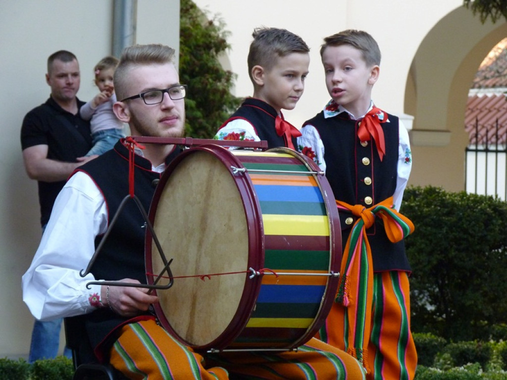 Łowickie zespoły ludowe w koncercie dla Agnieszki