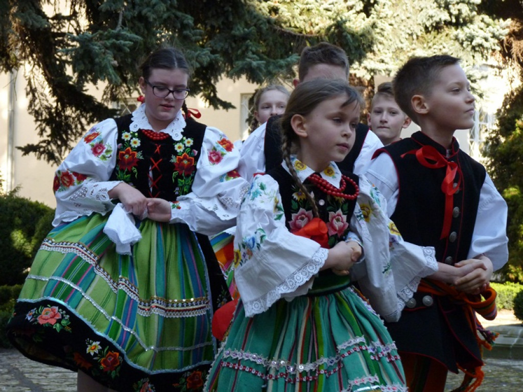 Łowickie zespoły ludowe w koncercie dla Agnieszki