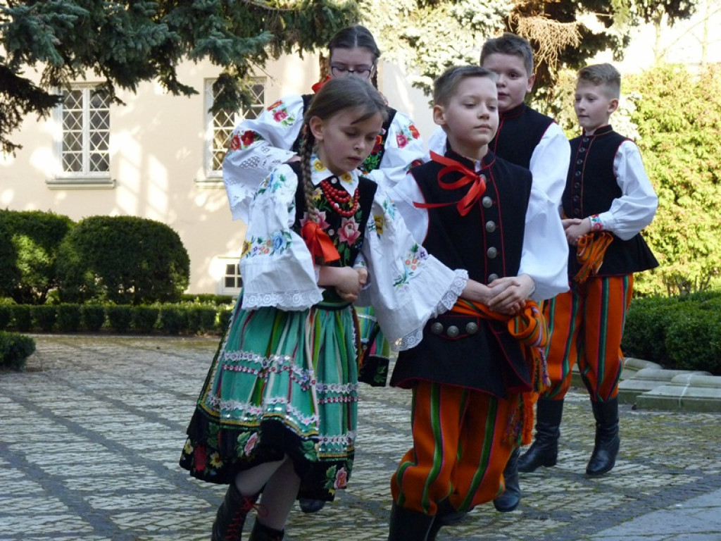 Łowickie zespoły ludowe w koncercie dla Agnieszki