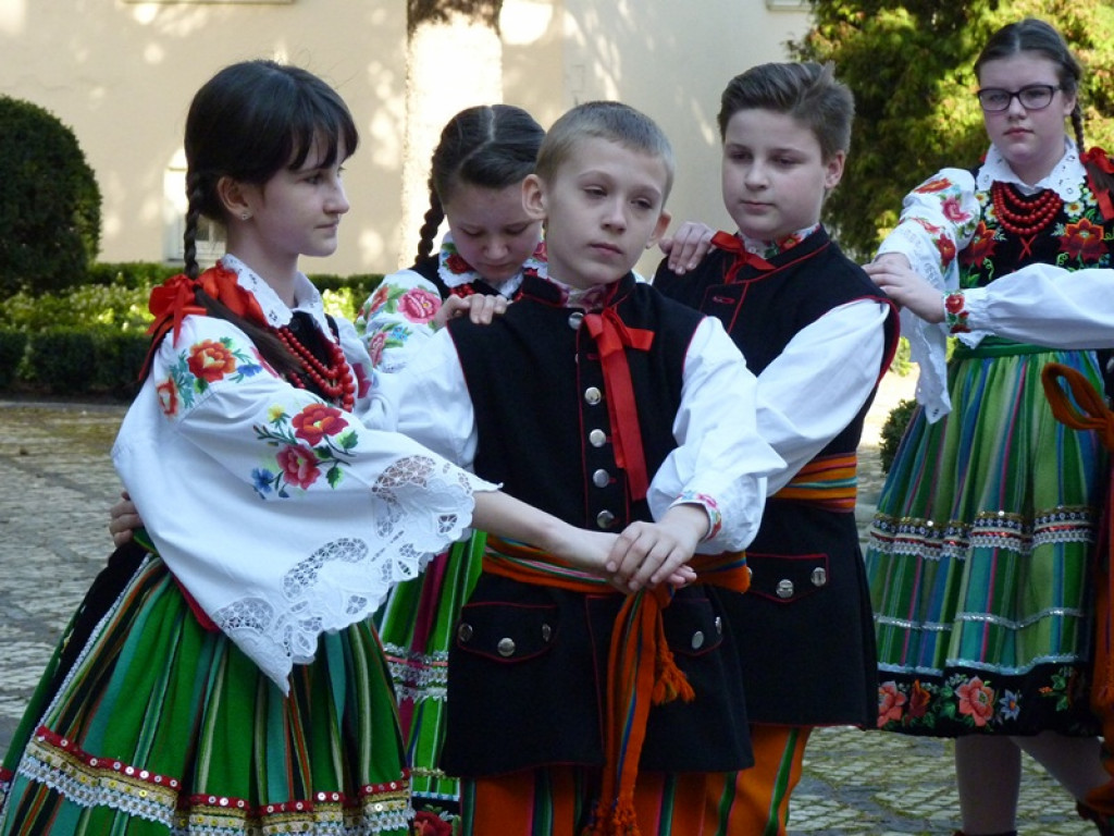Łowickie zespoły ludowe w koncercie dla Agnieszki