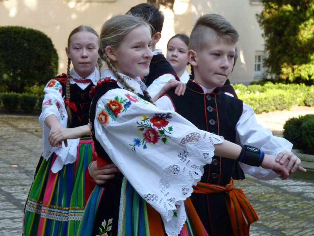 Łowickie zespoły ludowe w koncercie dla Agnieszki