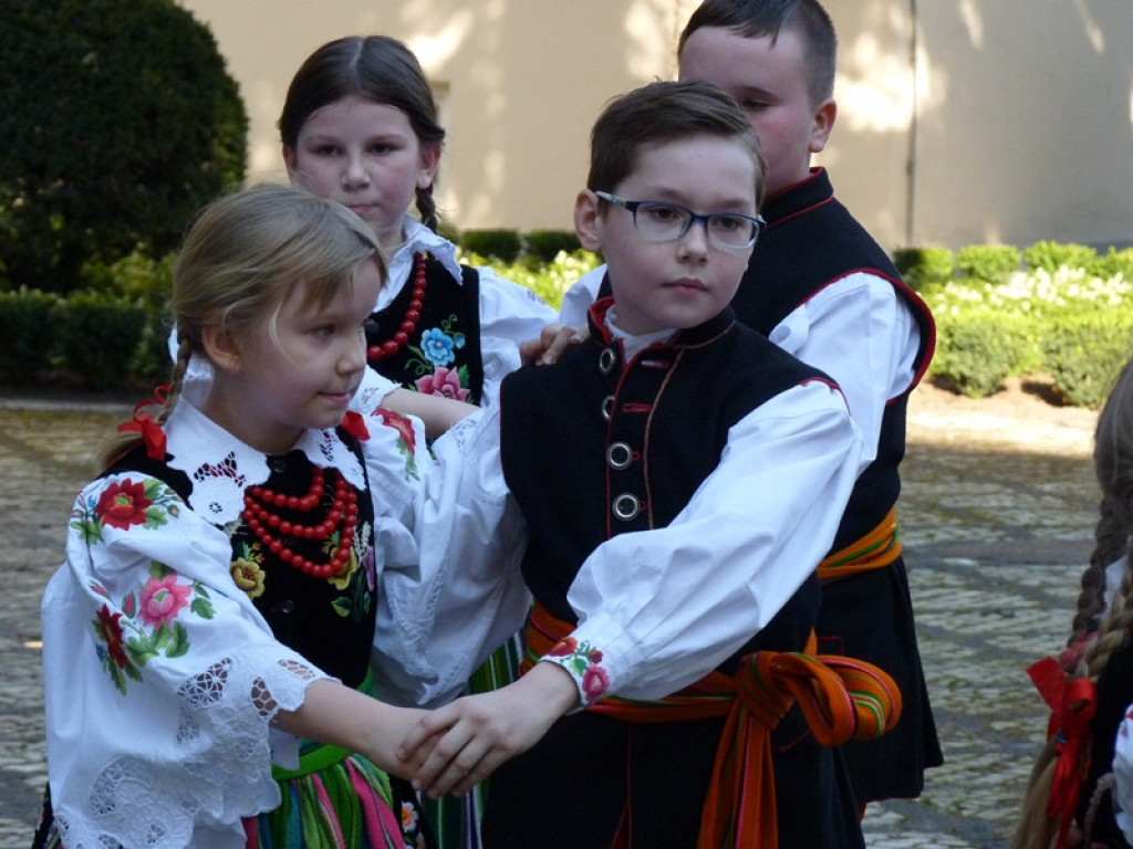 Łowickie zespoły ludowe w koncercie dla Agnieszki