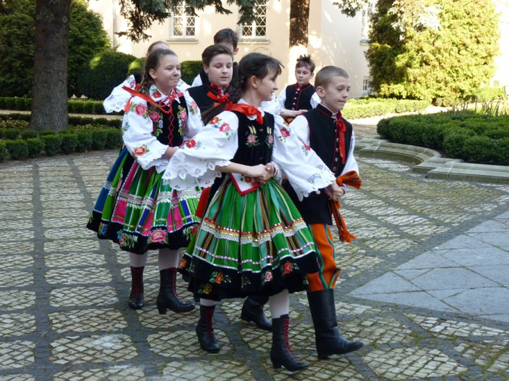 Łowickie zespoły ludowe w koncercie dla Agnieszki
