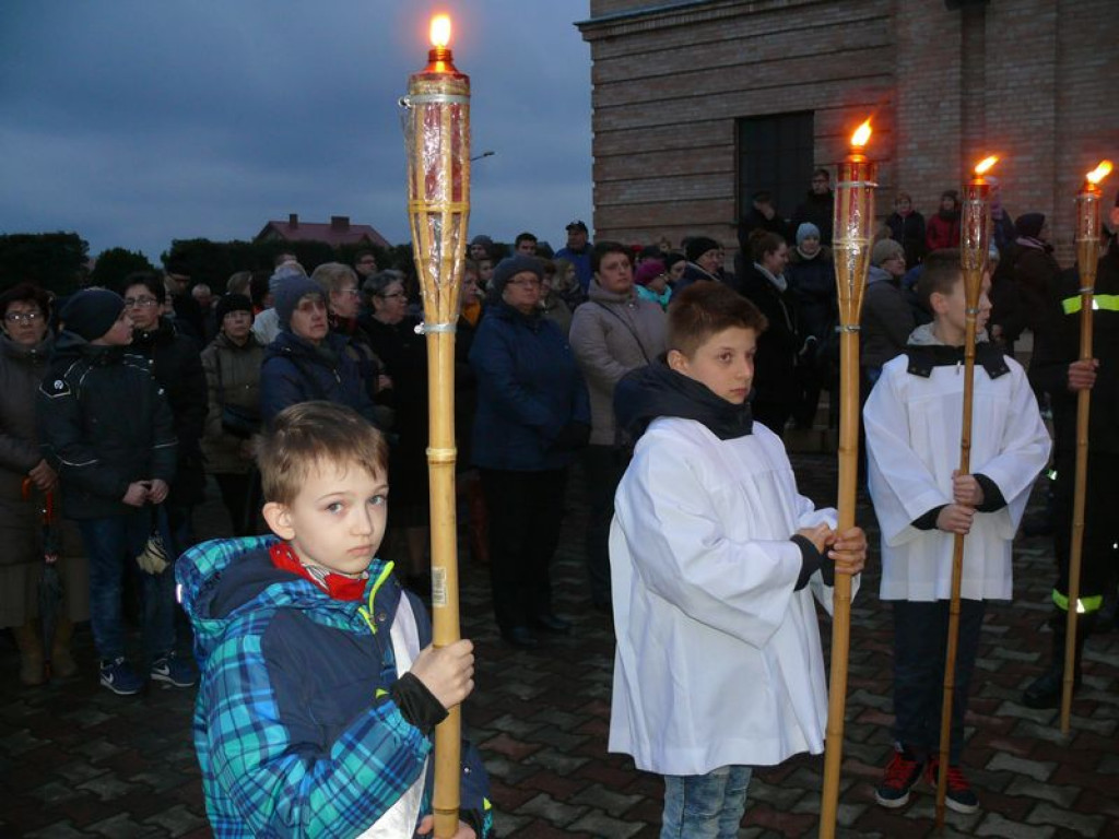 Za krzyżem ulicami Łowicza