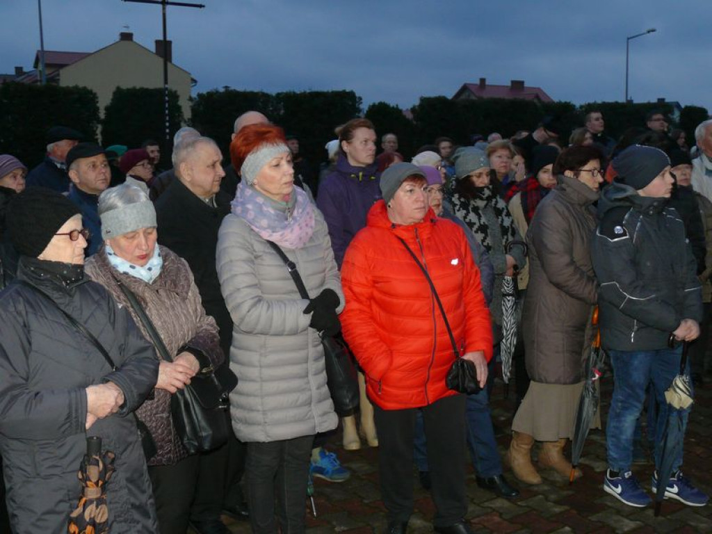 Za krzyżem ulicami Łowicza