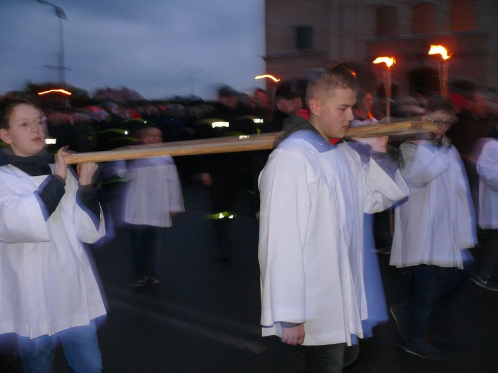 Za krzyżem ulicami Łowicza