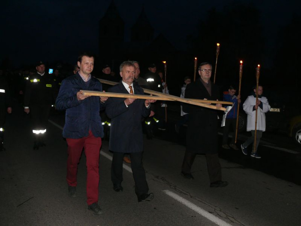 Za krzyżem ulicami Łowicza