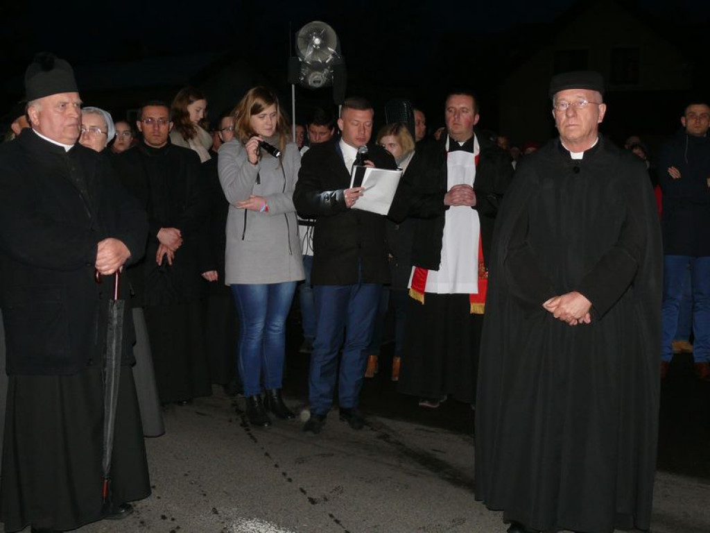 Za krzyżem ulicami Łowicza