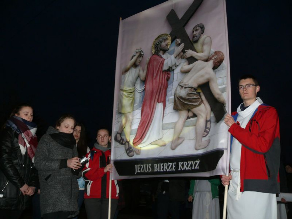 Za krzyżem ulicami Łowicza