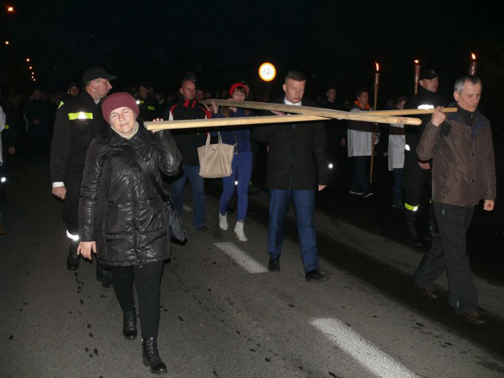 Za krzyżem ulicami Łowicza