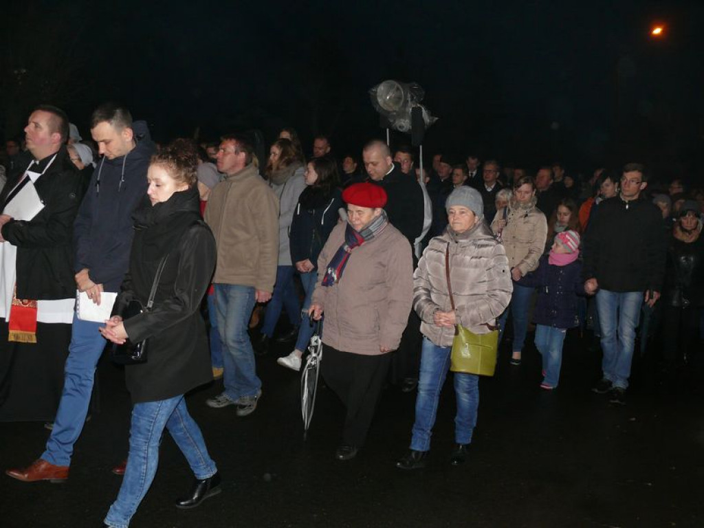 Za krzyżem ulicami Łowicza