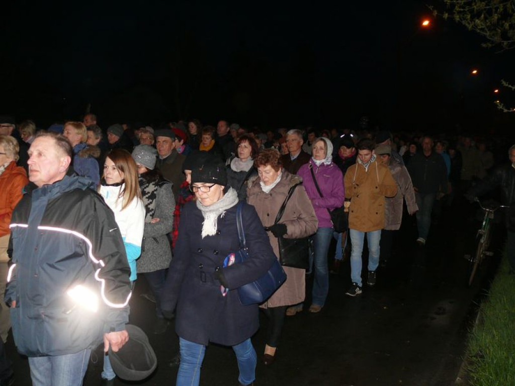 Za krzyżem ulicami Łowicza