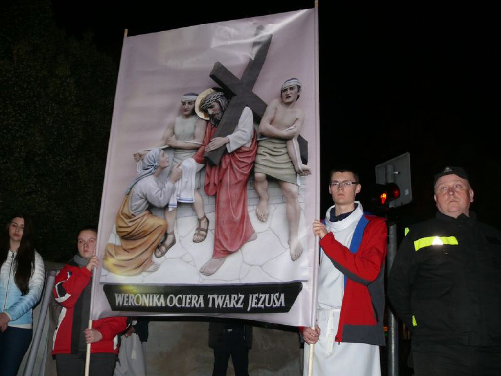 Za krzyżem ulicami Łowicza