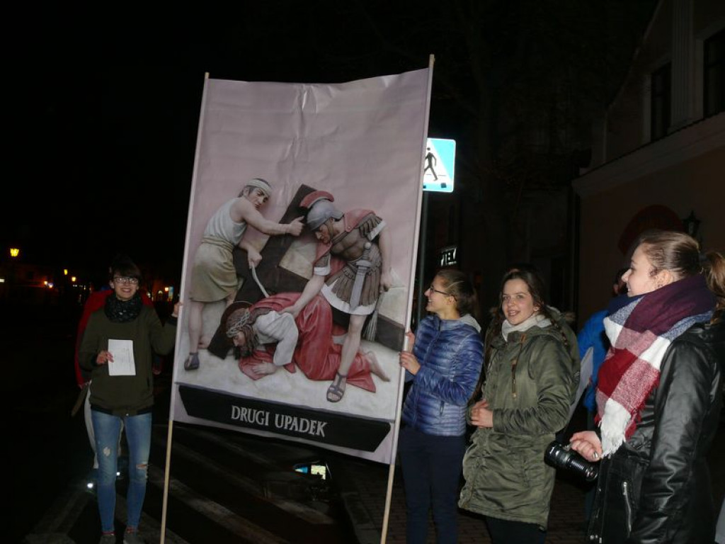 Za krzyżem ulicami Łowicza