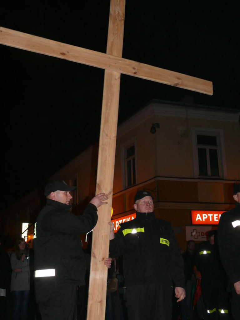 Za krzyżem ulicami Łowicza