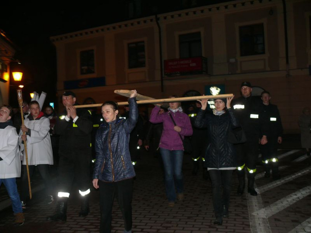 Za krzyżem ulicami Łowicza